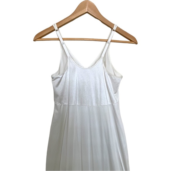 Vanity Fair Long Slip With Adjustable Straps & Lace Trim On Hem - Picture 3 of 5